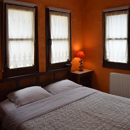 Victoria's Country Apartment