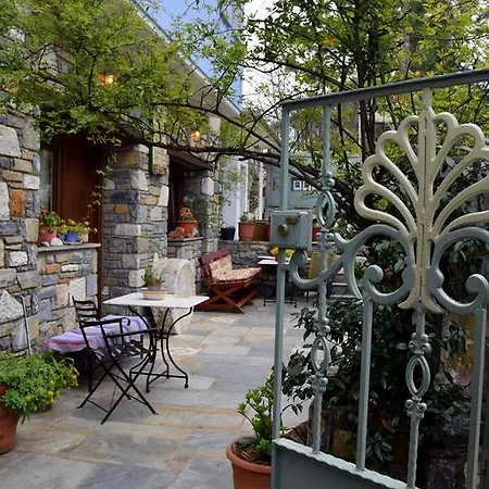 Victoria's Country Apartment