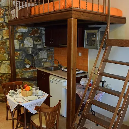 Victoria's Country Apartment *