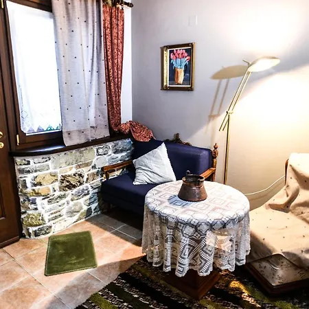 Victoria's Country Apartment