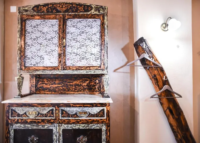 Victoria's Country Apartment *